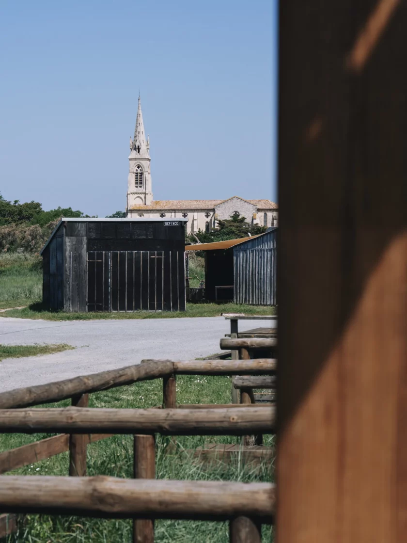 église verdon sur mer place du vieux port aux huitres