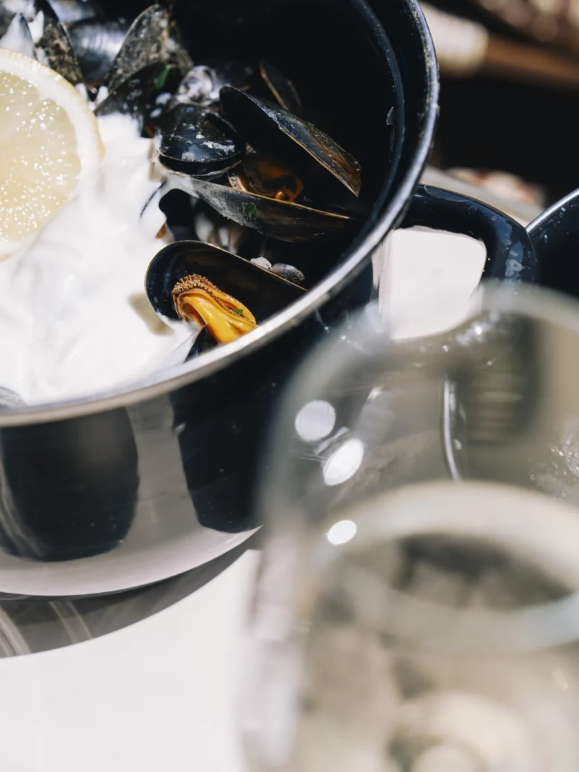 Moules marinière crème fraîche citron spécialité La Moulette restaurant